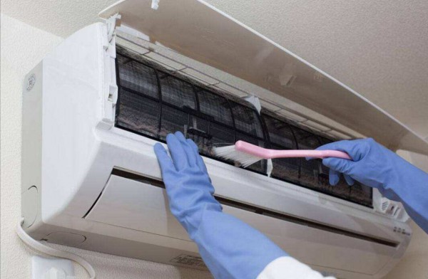 空调清洗多少钱？ 用户自己清洗空调应该怎么做？