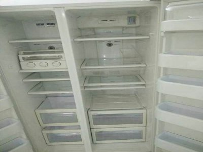 晶弘冰箱两侧热正常吗