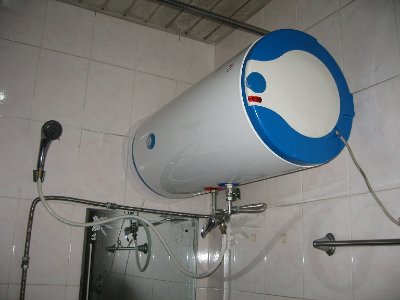 惠而浦冲马桶热水器为什么响
